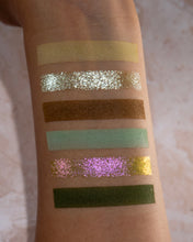 將圖片載入圖庫檢視器 PRE-ORDER Down to Earth Shadow Palette
